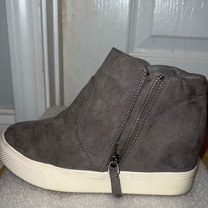 Grey boots size 6